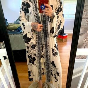 Such a beautiful piece ! Billabong Kimono cover up